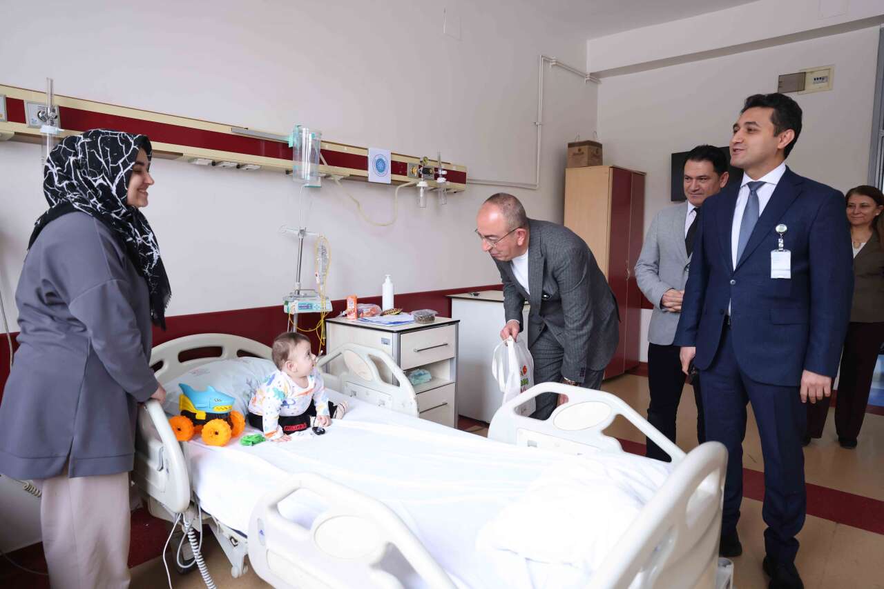 Konya sokaklarını şenlendiren şivlilik, hastane odalarına da yansıdı 3